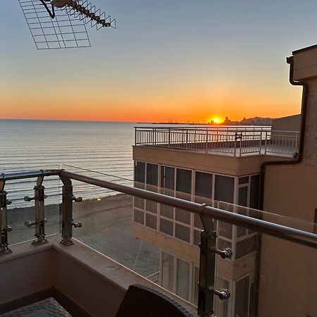 Dyrrah Seaside Apartments Дуррес Экстерьер фото