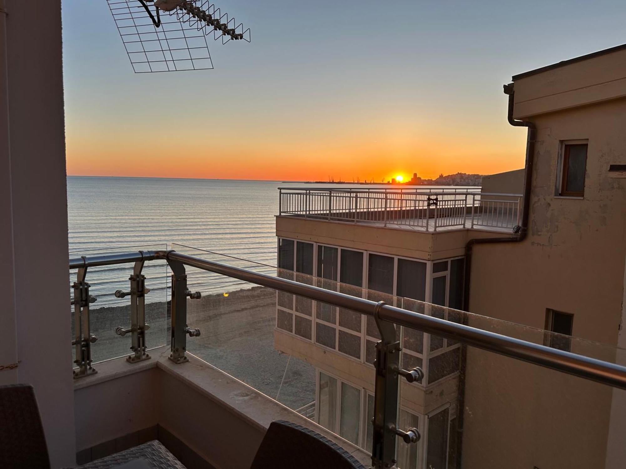 Dyrrah Seaside Apartments Дуррес Экстерьер фото